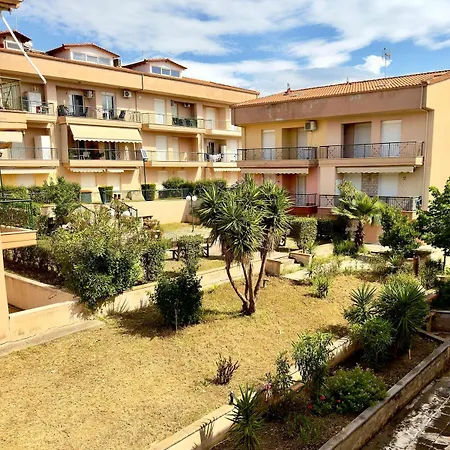 Large 4br House In Nea Fokaia, Near Sani & Néa Fókaia